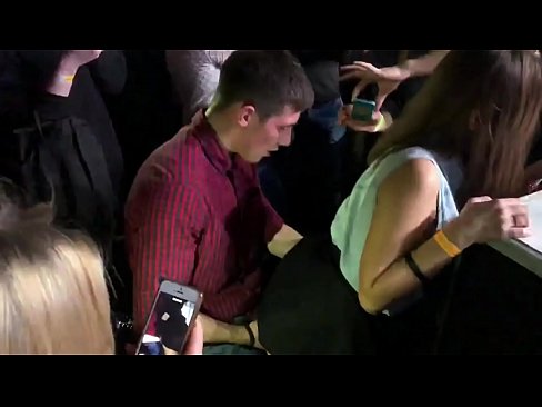 ❤️ Sexo real em uma boate russa. Menina russa de 18 anos no ânus e vagina fodida em uma casa noturna Porno fodido em porno pt-br.porn-milf-300.ru ﹏